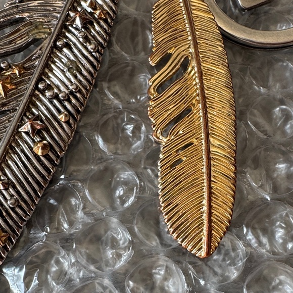 Coach RARE  Metallic Feather Keychain - Picture 5 of 8